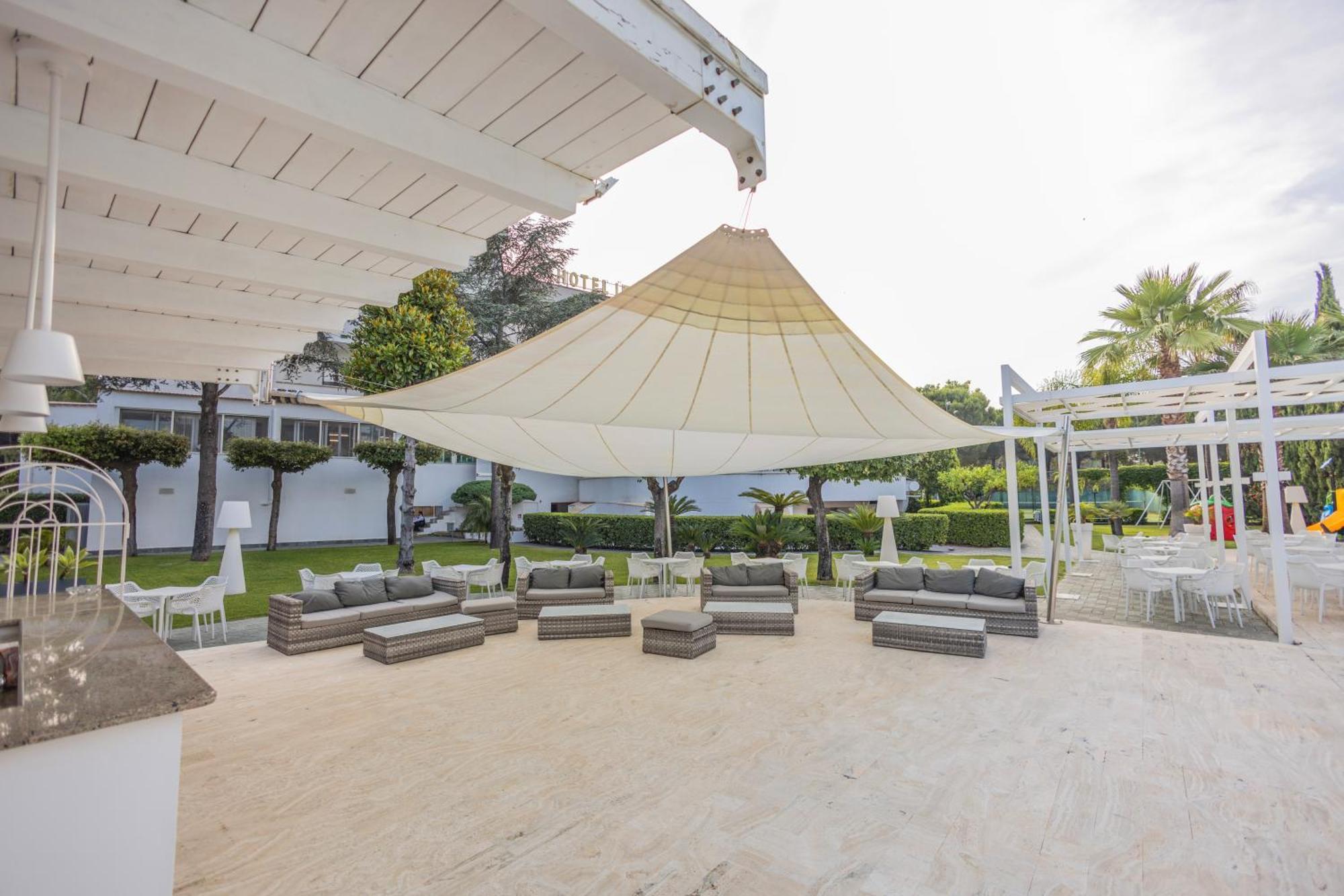 Hotel Le Palme Paestum Esterno foto