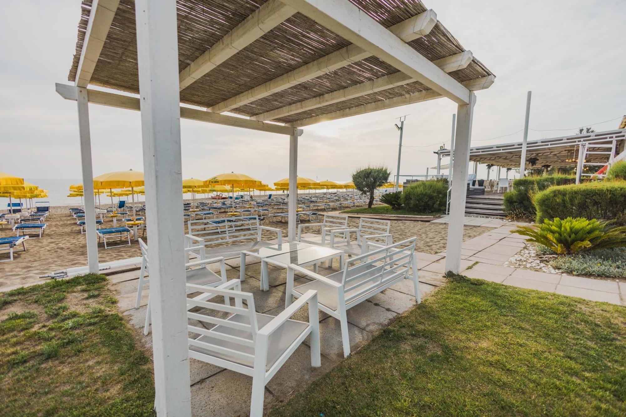 Hotel Le Palme Paestum Esterno foto