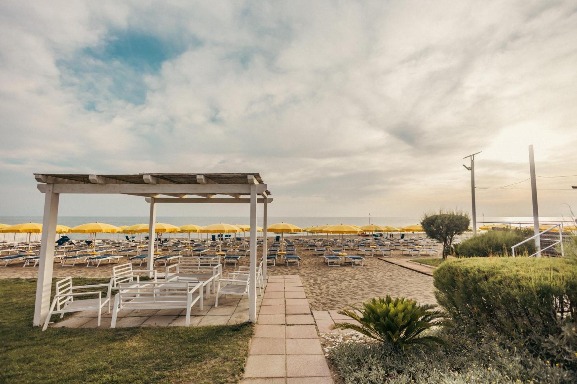Hotel Le Palme Paestum Esterno foto